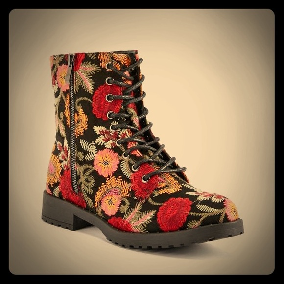 Justfab Embroidered Combat Boots Sz 9 